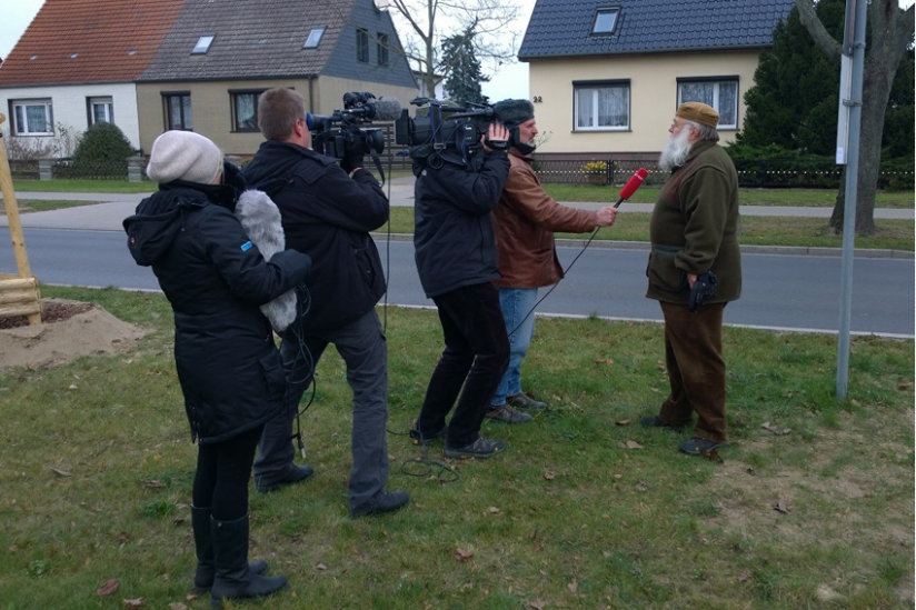 Ein rbb-Team filmt Rüdiger Weida, ein sat1-Team filmt das Filmteam