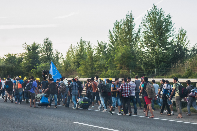 Flüchtlinge in Ungarn unterwegs nach Österreich