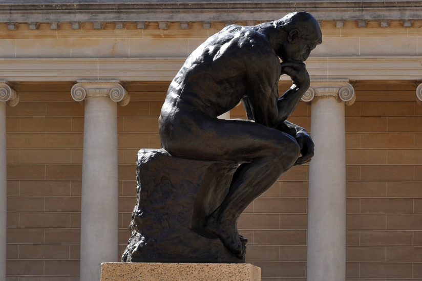 Die Plastik "Der Denker" des Bildhauers Auguste Rodin.