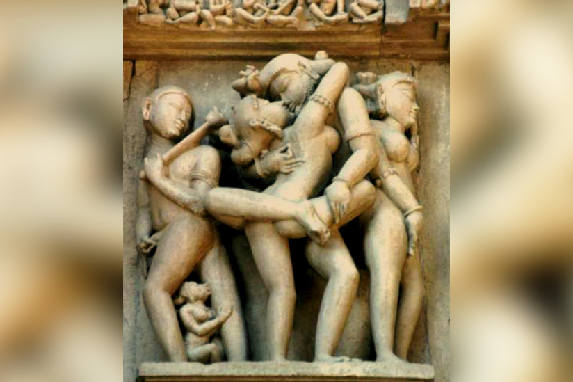 Die erotischen Skulpturen an den Tempeln von Khajuraho, Konarak und anderen werden regelmäßig mit dem Tantrismus in Verbindung gebracht.