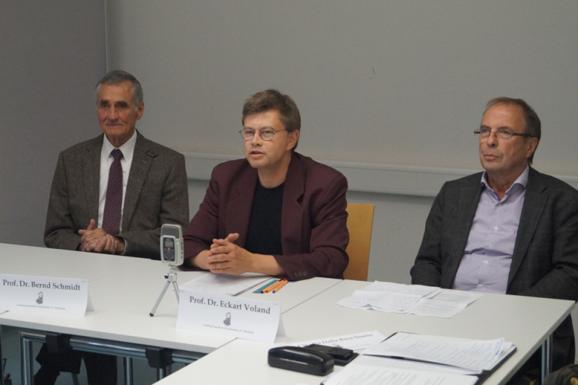 Das Podium: Prof. Dr. Bernd Schmidt, Helmut Fink, Prof. Dr. Eckart Voland (v. l. n. r.)