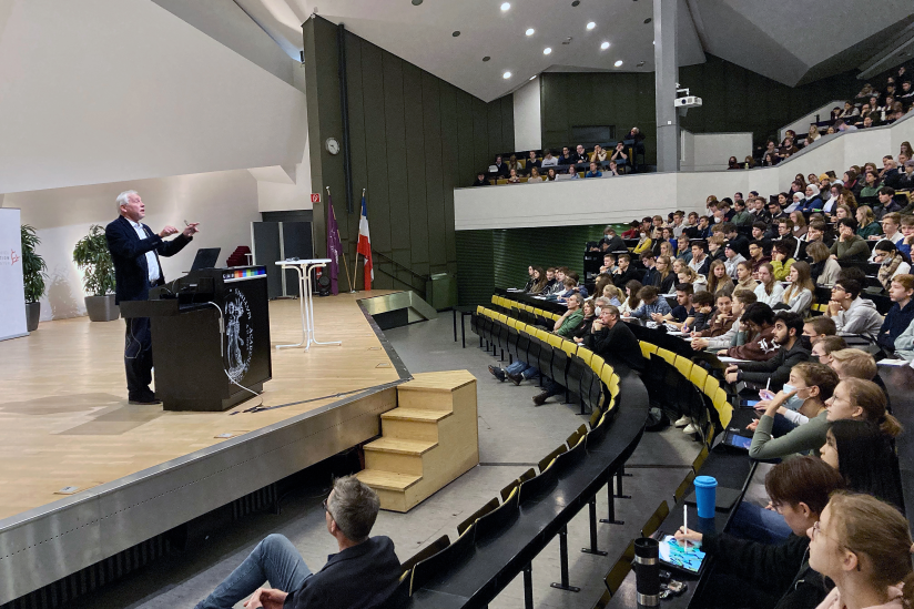 Der gut gefüllte Hörsaal der Universität Kiel während des "Darwintags"