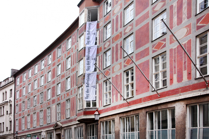 Weiße Fahnen am Münchner Kulturreferat