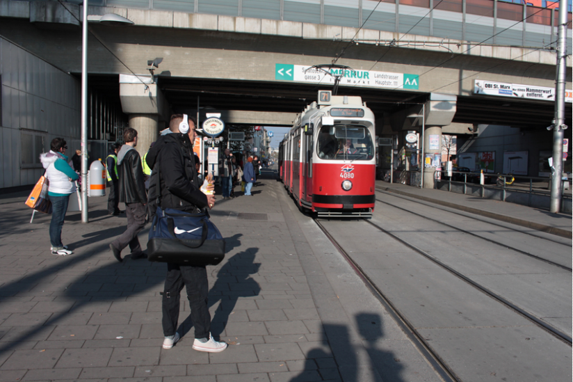 Wien: Warten auf die Bahn
