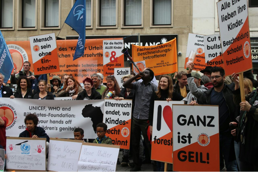 Kundgebung am "Weltweiten Tag der genitalen Selbstbestimmung" 2017 in Köln