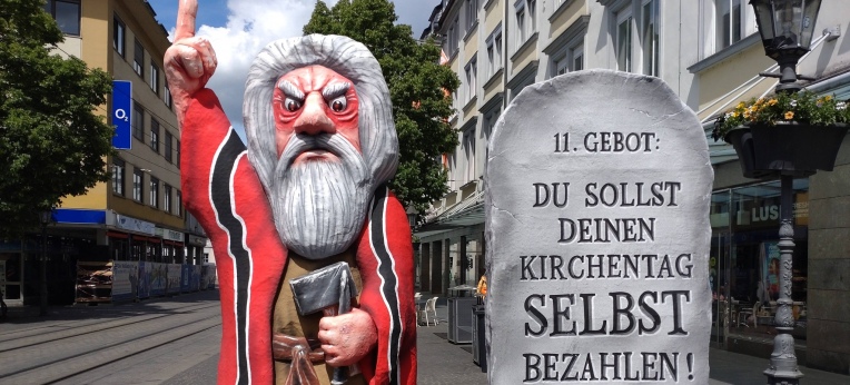 Das "11. Gebot" beim Katholikentag in Würzburg Das "11. Gebot" beim Katholikentag in Würzburg