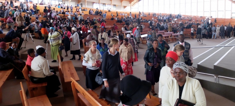 Christliche Mission "Kwasizabantu" in einer Megachurch