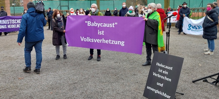 Rund 60 Menschen demonstrierten in Weinheim