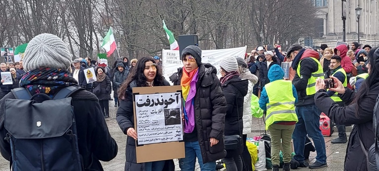 Weltweit protestieren Menschen gegen das islamische Regime