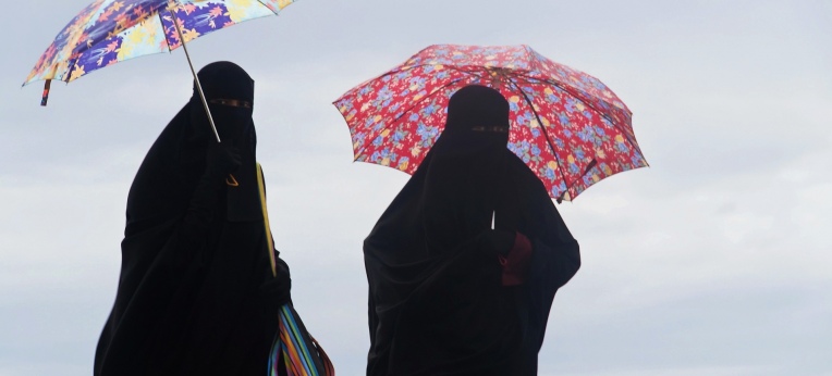 Frauen mit Niqab