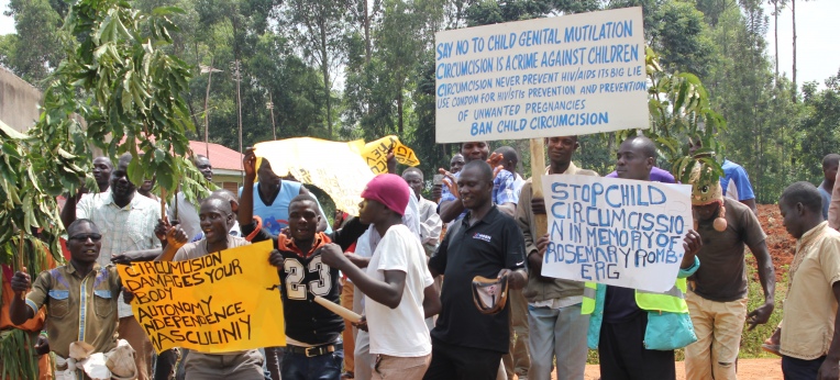 Demo gegen Beschneidung in Kenia