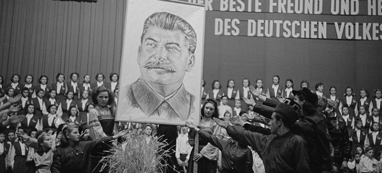 Stalin wurde angehimmelt, als wäre er selbst ein Gott. Leipzig, 1950