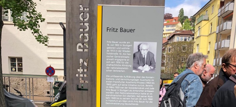 Die neue Fritz-Bauer-Stele in Stuttgart