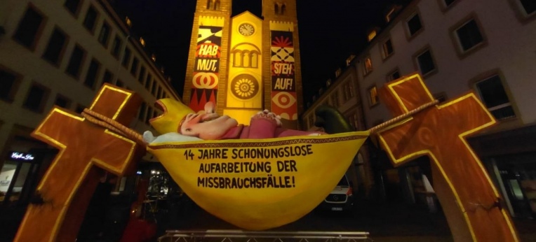 "Hängemattenbischof" in Würzburg