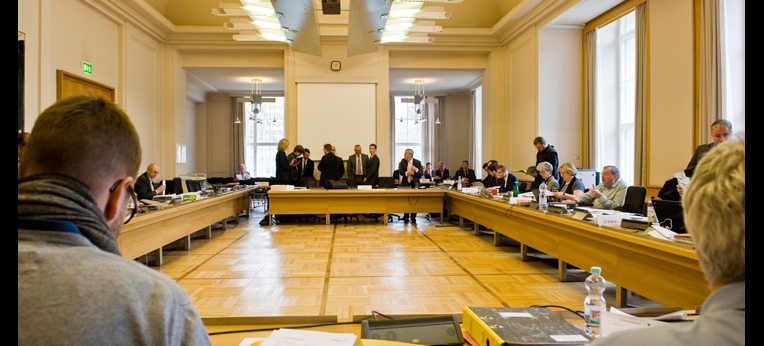 Das Abgeordnetenhaus von Berlin - mit dem  Hauptausschuss vor Sitzungsbeginn 