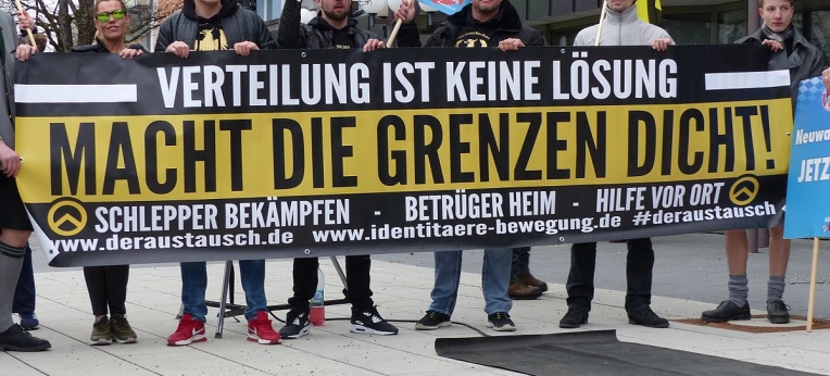 Banner der Identitären Bewegung auf einer Demonstration der Alternative für Deutschland (AfD) in Geretsried