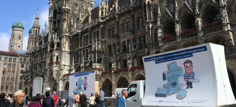 Säkulare Protestaktion vor dem Münchener Rathaus