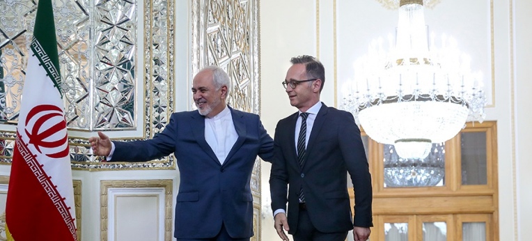 Der deutsche Außenminister Heiko Maas besucht Irans Außenminister Mohammad Javad Zarif.