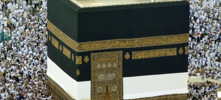 Kaaba mit Umhang (2010)