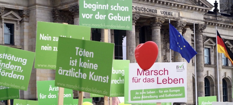 Auch in Deutschland gibt es Menschen, die gravierende Strafen für Abtreibungen befürworten.