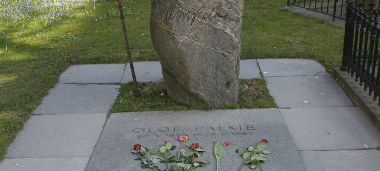 Olof Palmes Grab auf dem Adolf Fredriks Friedhof in Stockholm, Schweden.