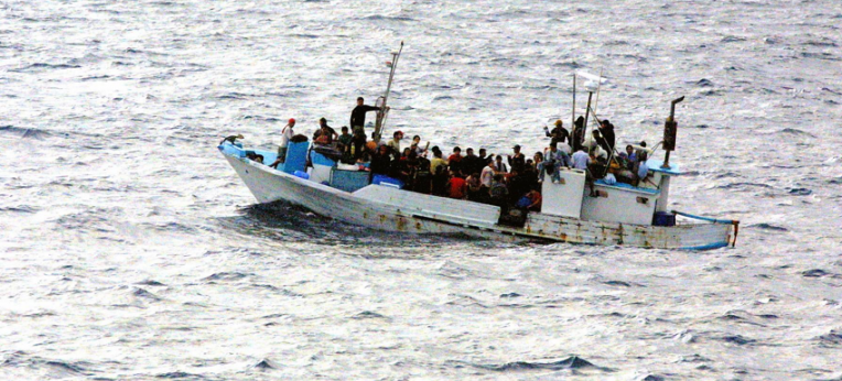 überfülltes Flüchtlingsboot