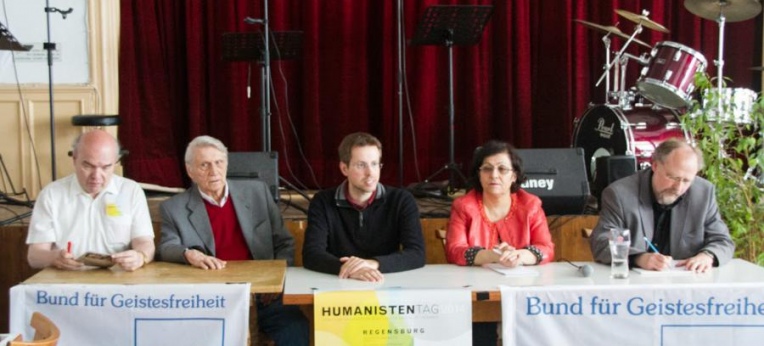 Podiumsdiskussion mit Gerhard Rampe, Hubertus Mynarek, Michael Kraus, Minia Ahadi und Heiner Bielefeldt (von links nach rechts)