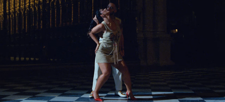 Screeshot aus dem Musikvideo zu "Ateo"