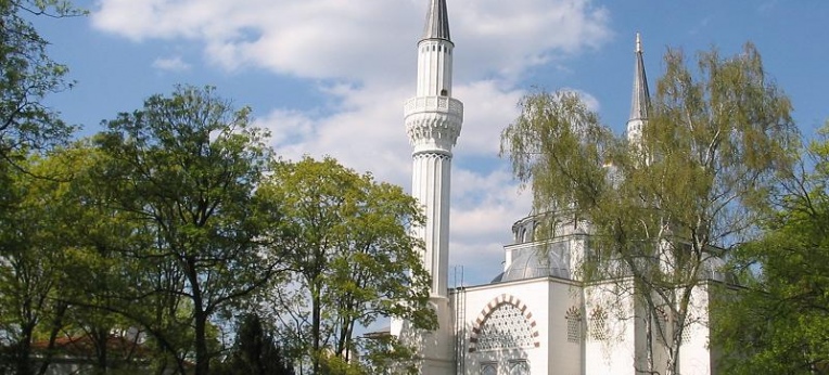  Sehitlik-Moschee am Columbiadamm in Berlin-Neukölln.