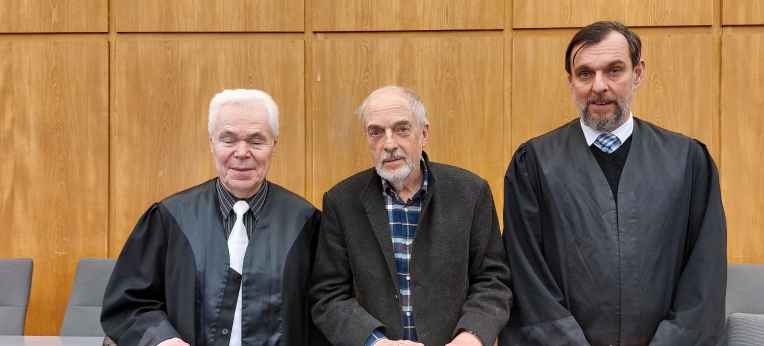 Johann Spittler mit seinen Anwälten