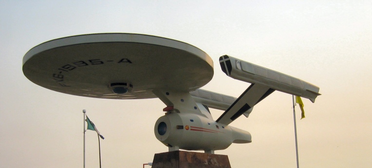 Die Skulptur eines Raumschiffs aus "Star Trek"