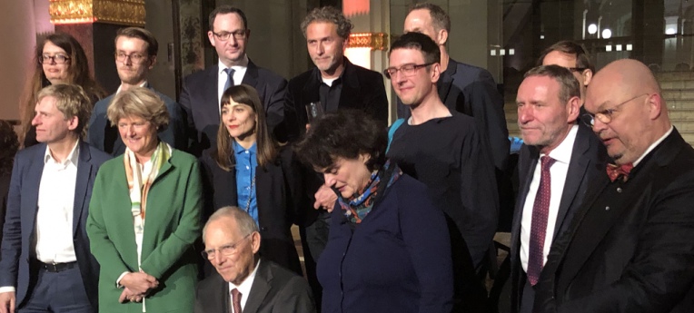 Kunst und Politik: In der Mitte Wolfgang Schäuble, rechts im Bild: Joachim Blüher
