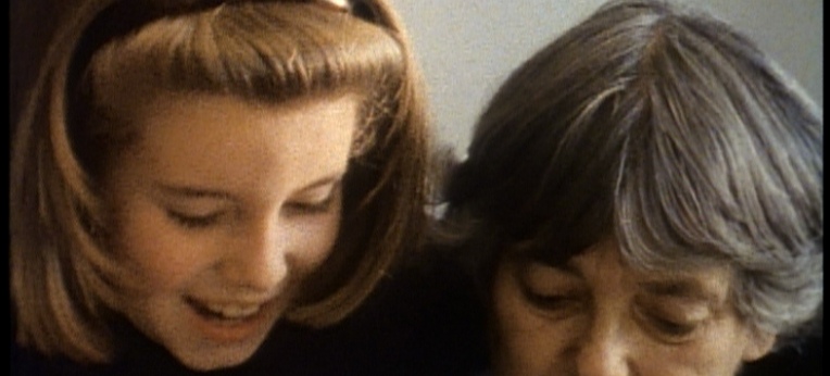 Helga Pollak-Kinsky mit ihrer Enkelin