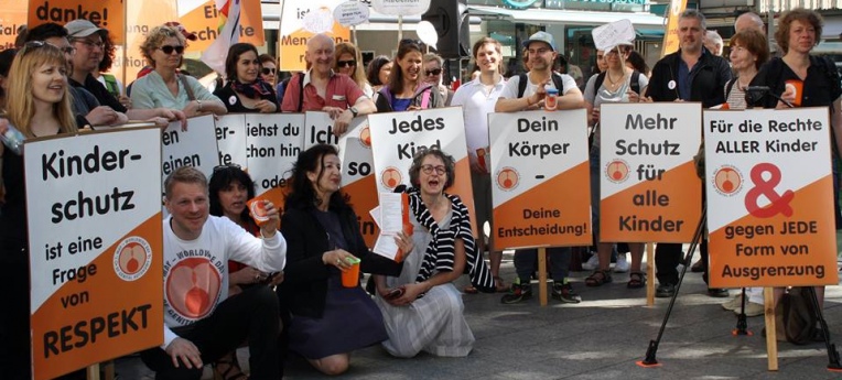 Abschlusskundgebung des "Worldwide Day of Genital Autonomy" in Köln am 7. Mai 2018