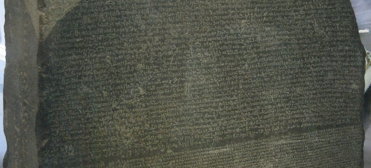 Der Stein von Rosette im British Museum. 