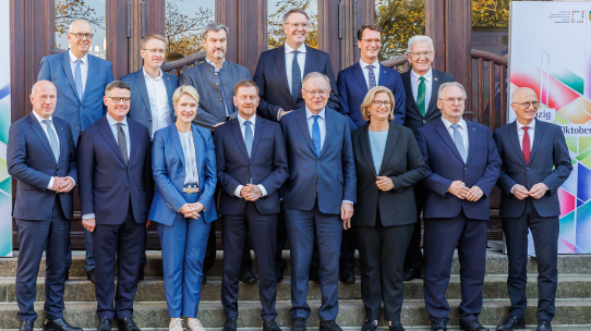 Gemeinsames Foto mit den Ministerpräsident:innen der Länder