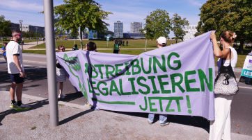 Banner bei der Demo für sexuelle Selbstbestimmung
