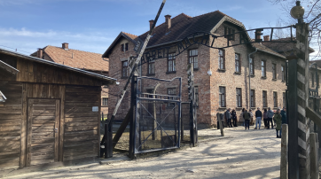 Eingang zum Konzentrationslager Auschwitz