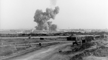 Rauchwolke nach dem Anschlag auf das US-Marines-Hauptquartier im Libanon.