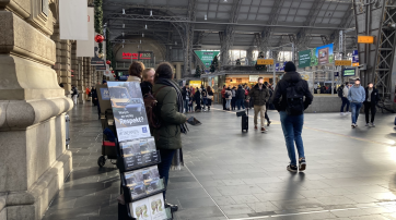 Zeugen Jehovas am Bahnhof in Frankfurt am Main