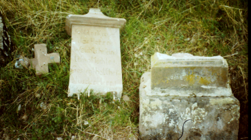 Zerstörtes Wegekreuz