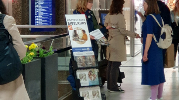 Zeugen Jehovas missionieren
