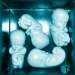 Ca. 10 Wochen alte Embryos aus Plastik, die bei der Embryonenoffensive verteilt werden