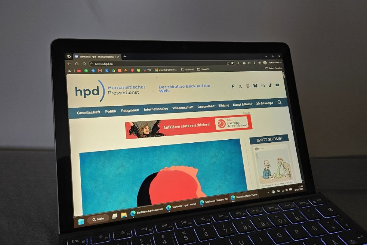 Die neue Website des hpd auf einem Notebook