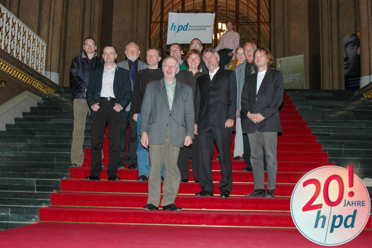 Gruppenfoto nach der Vorstellung des Humanistischen Pressedienstes