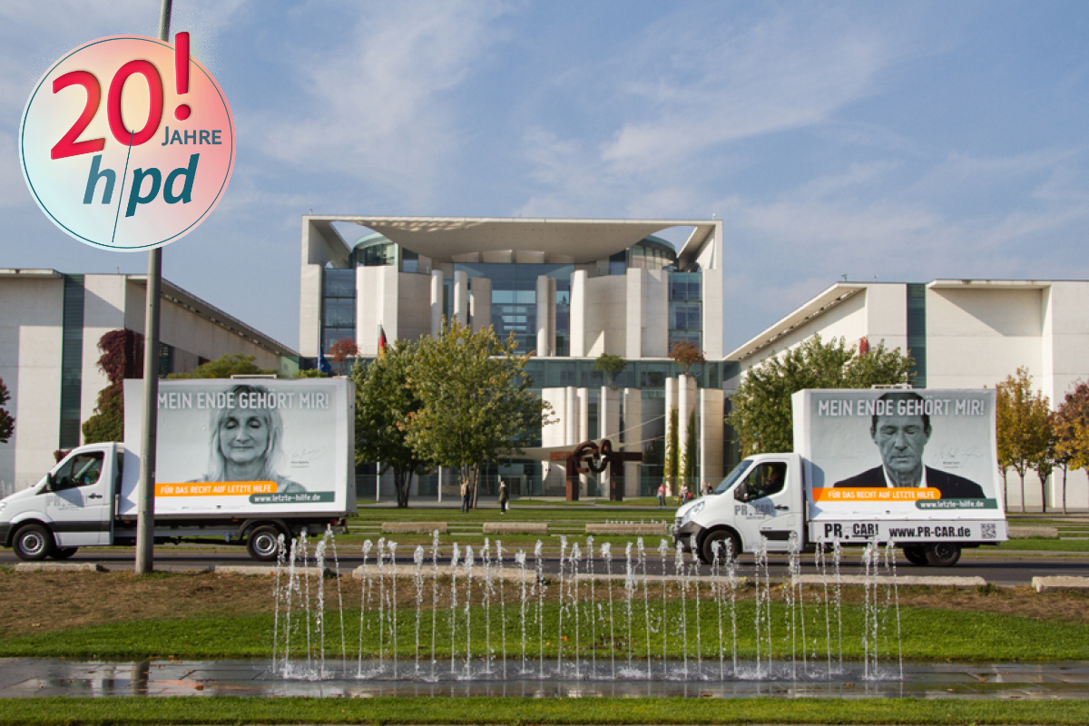 Vor dem Kanzleramt