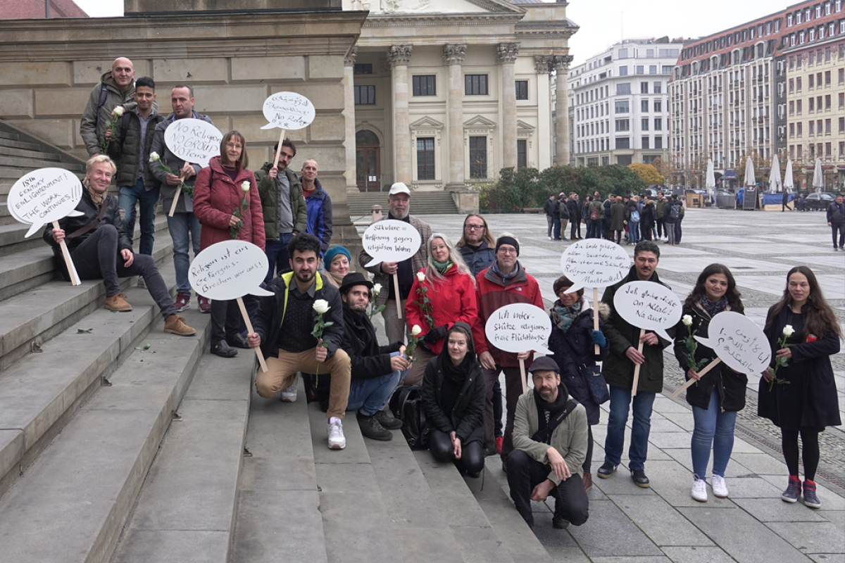 Die Säkulare Flüchtlingshilfe Berlin auf dem Berliner Gendarmenmarkt