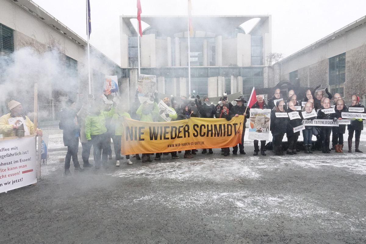 "Nie wieder Schmidt!"