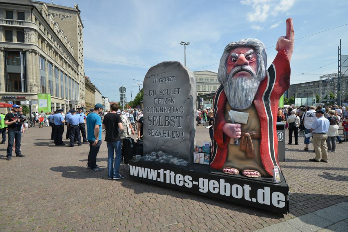 Moses mit Polizei beim Abschlussgottesdienst