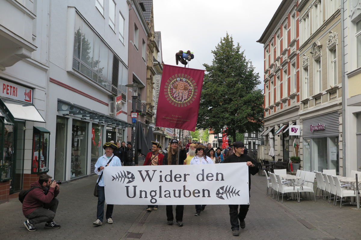 Prozession der KdFSMD durch Detmold
